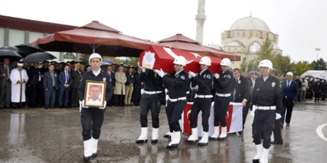 Trafik kazasında şehit olan polis memuru, son yolcuğuna uğurlandı