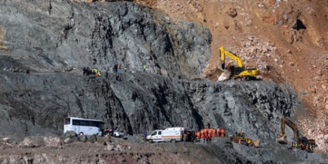 Toprak altında kalan bir işçinin daha cesedine ulaşıldı
