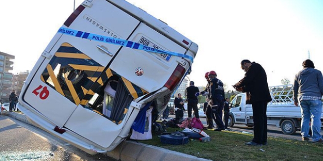 Şanlıurfa'da okul servisi devrildi: 6'sı ağır 20 öğrenci yaralı