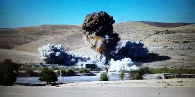 Hakkari'de yakalanan bomba yüklü cip imha edildi