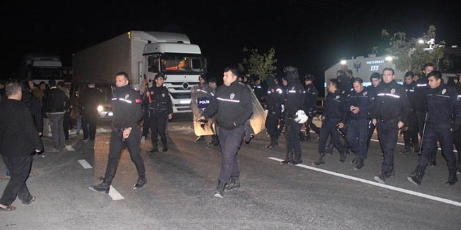 Şanlıurfa'da vatandaşlardan elektrik kesintisi protestosu