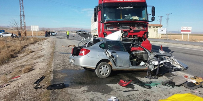Hatay'da tır ile otomobil çarpıştı: 1 ölü, 1 yaralı