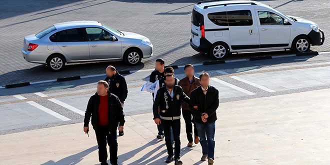 Sakarya'da 1'i bilgisayar mhendisi, 2 kii tutukland