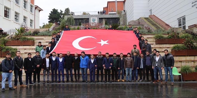 Üniversiteliler şehit Kaymakam Safitürk'ü andı