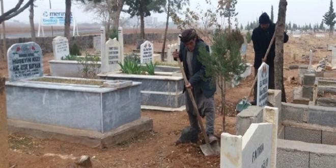 Suruç'ta ilk kez mezarlıklar temizlendi