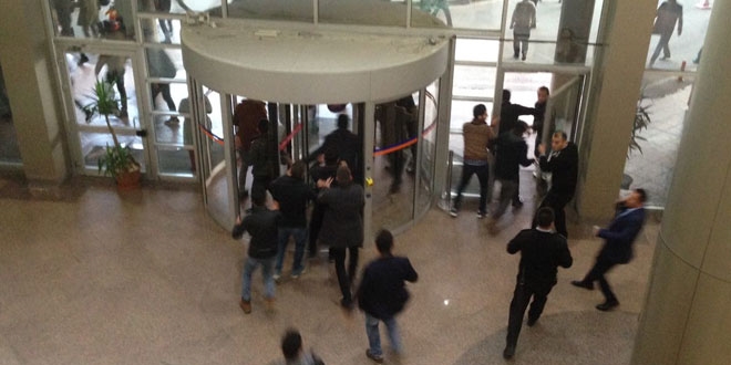 Akdeniz Üniversitesi'nde kavga: iki öğrenci bıçaklandı