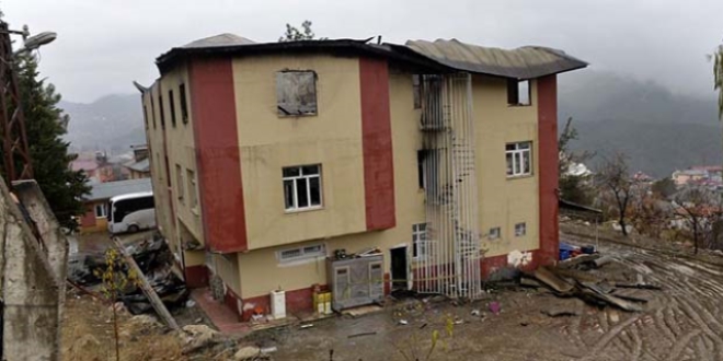 Yangının çıktığı yurt yönetimi itfaiyeyi suçladı