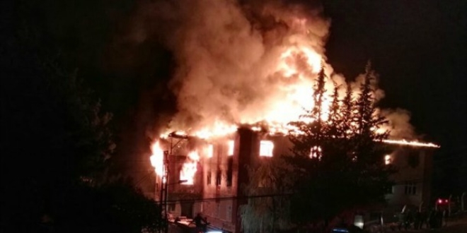 Yurt yangınında gözaltındaki 14 kişiden 3'üne adli kontrol