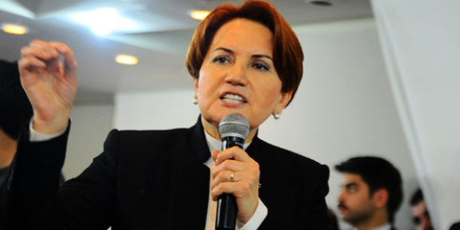 Akşener: Hangi lider tankların üzerine çıktı biri bana söylesin
