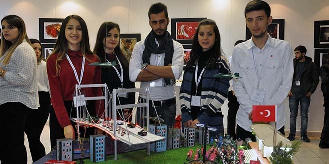 Üniversite öğrencileri, 15 Temmuz'u maketlerle anlattı