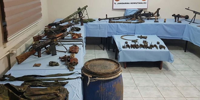 Hakkari'de PKK'ya ait silah ve mühimmat ele geçirildi