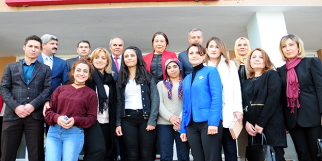 Bakan Soylu'nun ei, Diyarbakr'da ocuk yuvasn ziyaret etti