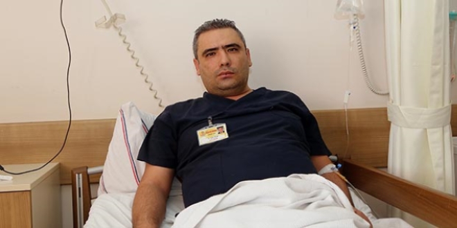 Hasta yakını acil serviste görevli doktoru darbetti