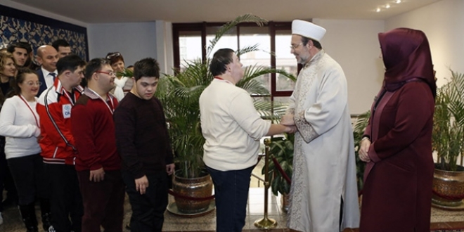 Başkan Görmez, down sendromlu çocuklarla buluştu