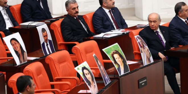 Bahçeli'den yan sıradaki HDP'li fotoğraflarına bakış