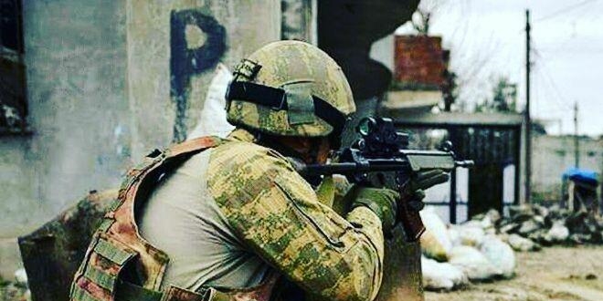 Polise el bombası atacakken vuruldu