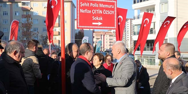 Şehit polis memurunun ismi babaevinin sokağına verildi