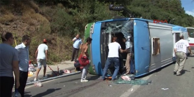Kocaeli'de halk otobüsü devrildi: 7 yaralı