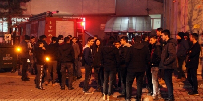 Kadıköy'de erkek öğrenci yurdunda yangın
