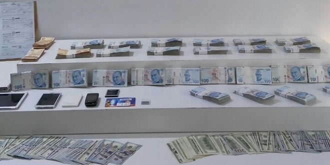 FETÖ'den aranan şahsın valizinden 257 bin lira çıktı