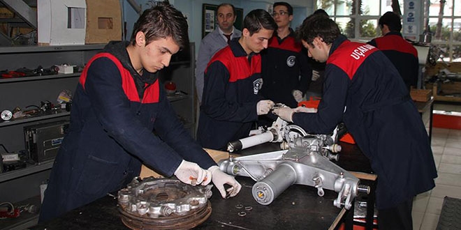 Lise öğrencileri yerli uçak projesine talip