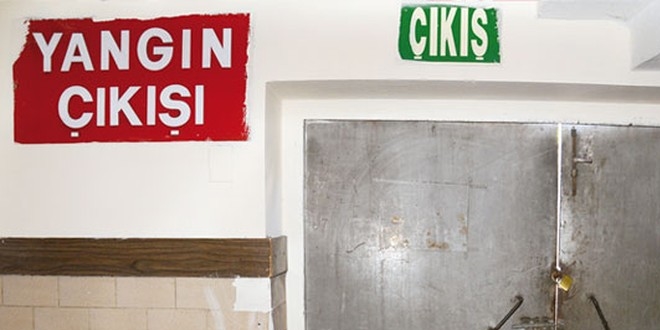 Çoğu binada yangın merdivenleri kilitli