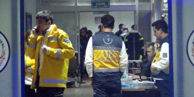 Silahla oynarken kazara kendisini vuran çocuk yaralandı