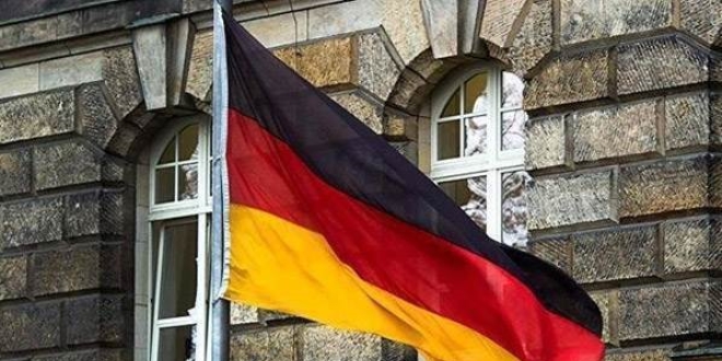 Düsseldorf Havaalanı'nda yaşanan olaya ilişkin açılama