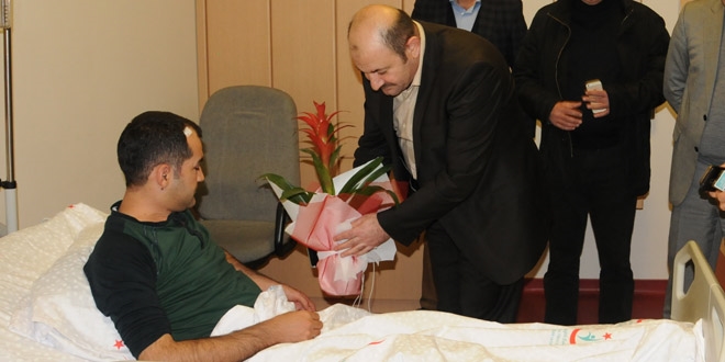 Mardin'de bir doktor, hasta ve yakınlarınca darbedildi