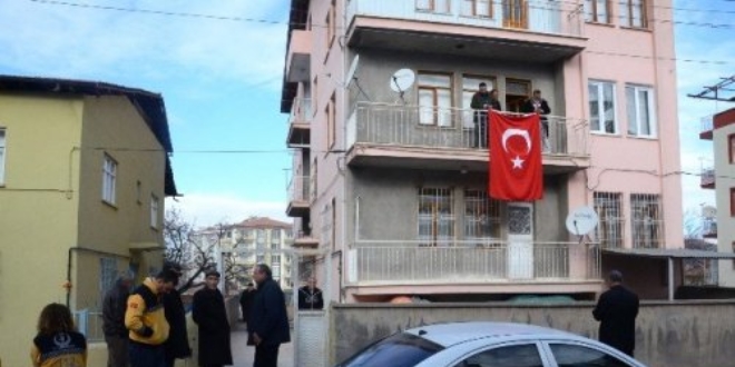 Şehit olan çevik kuvvet polisinin babaevine acı haber ulaştı