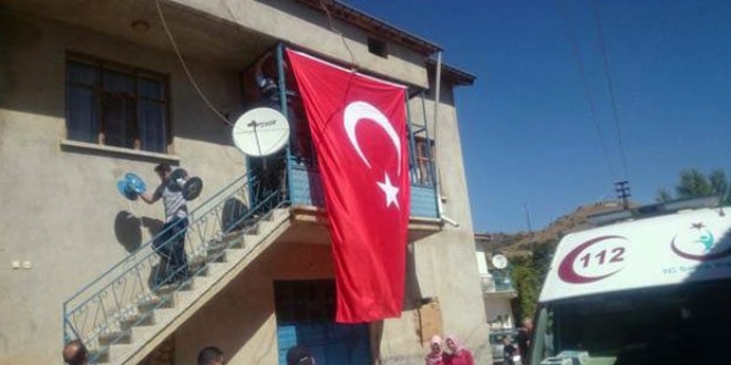 Şehit polis memuru Dikmen'in babaevine acı haber verildi