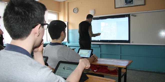 Lisansı iptal edilen öğretmenlerin durumu bu hafta netleşecek