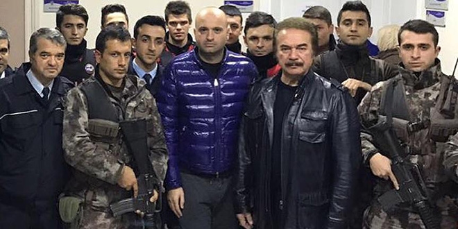 Sanatçılardan polis merkezlerine ziyaret