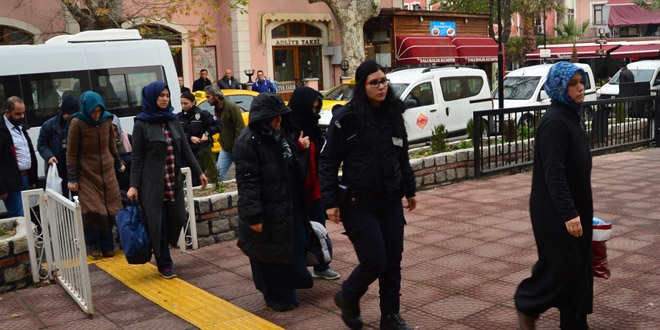 Çanakkale'de FETÖ'nün kadın yapılanmasına 8 gözaltı