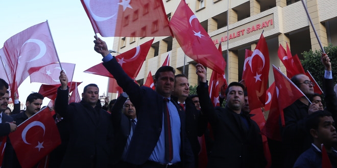 Adana adliyesi çalışanları ile hakim ve savcılardan protesto