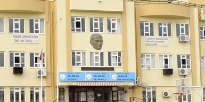 İlkokul öğrencisine öğretmen dayağı