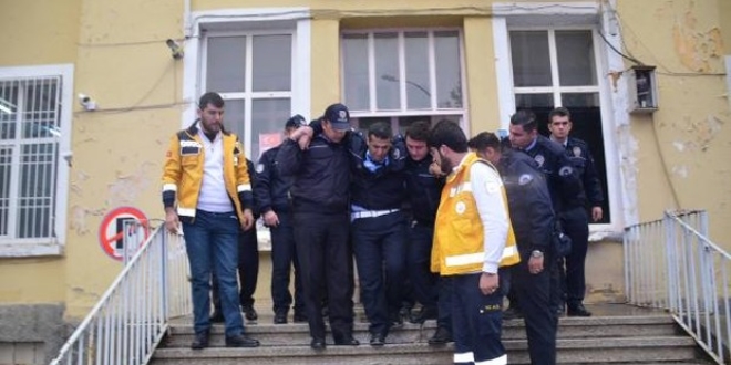 Adliyede rahatsızlanan komiser hastaneye kaldırıldı