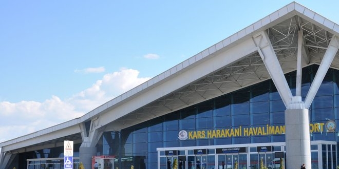 Kars'da Yolcu uçağı teknik arıza nedeniyle kalkamadı