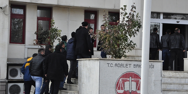 Afyonkarahisar'da 7'si eski asker 9 kişi tutuklandı