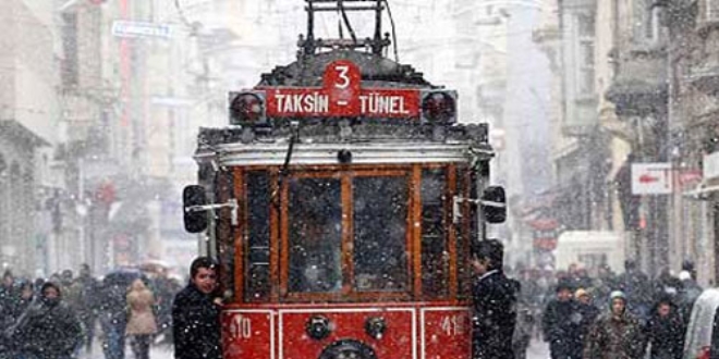 stanbul'un baz blgelerinde kar ya etkili oluyor