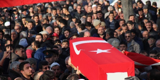 Şehit olan Sıhhiye Er Tunç'un cenazesi, toprağa verildi