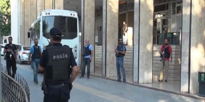 Gzalt karar bulunan 10 asker Bursa'da yakaland