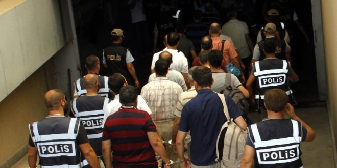 Malatya'da Görevden alınan 27 polisten 20'si tutuklandı