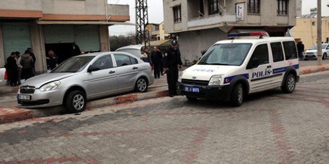 Polis aracı ile hafif ticari araç çarpıştı: 4 yaralı