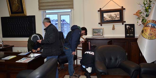 Hizan Belediyesi'nde polis arama yaptı