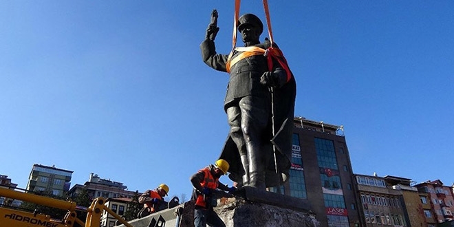 Meclis'te 'Atatürk heykeli' tartışması