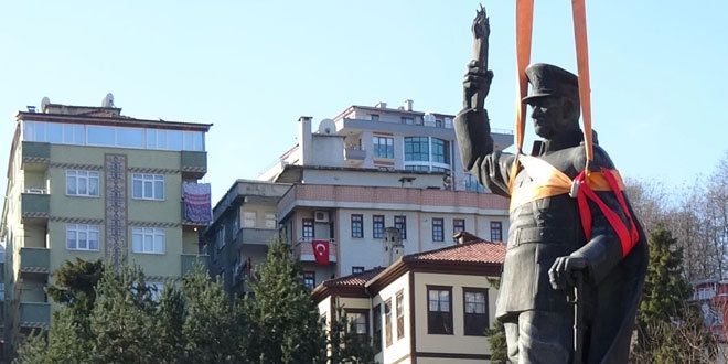 Rize Belediyesi'nden Atatrk heykeli aklamas