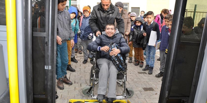 Görevlendirme yapılan belediyeden engellilere rampalı minibüs