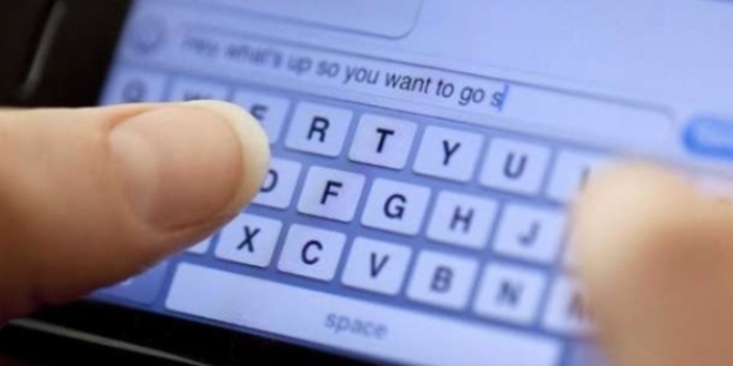 Profesörden cep telefonu uyarısı: Konuşmayın, mesajlaşın