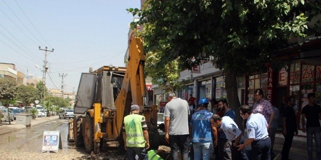 İş makinesi doğalgaz borusunu deldi